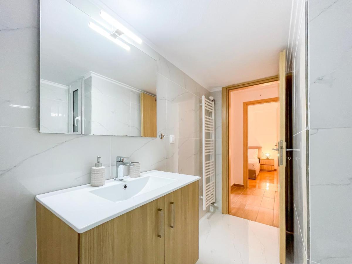 Aristotelous Sunny 118Sqm Apt In Viktoria Atenas Exterior foto